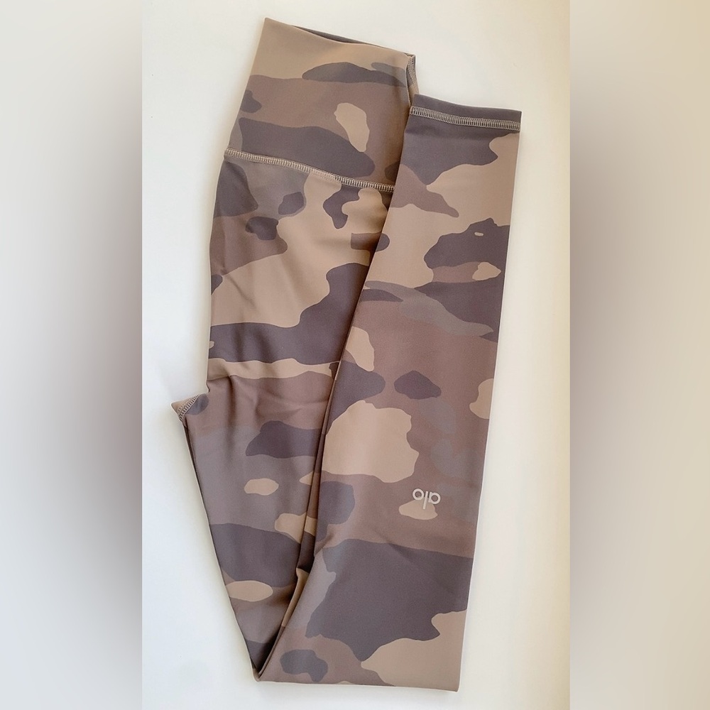 Alo Full Length Leggings Camo size XS Perfect Condition High Rise